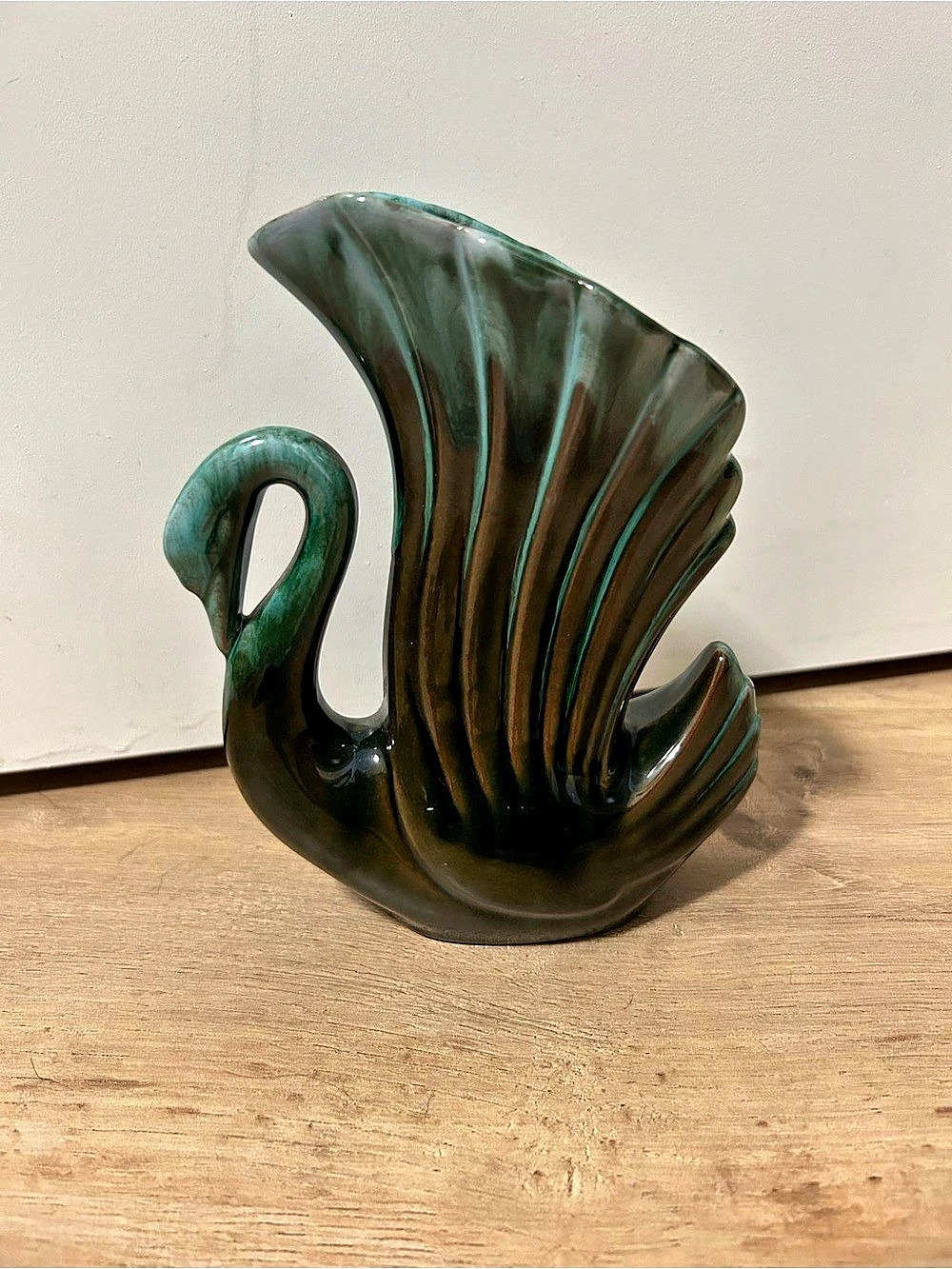 BEAUTIFUL VINTAGE 1960'S SMALL DARK GREEN SWAN VASE MID CENTURY DECOR 6”